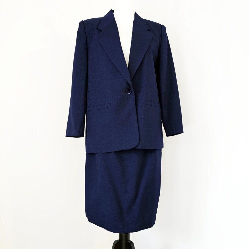 Vintage Worthington Women's Size 12P Classic Navy Blue Suit
